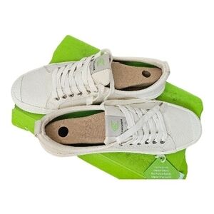 Cariuma Off-White Canvas Sneakers
